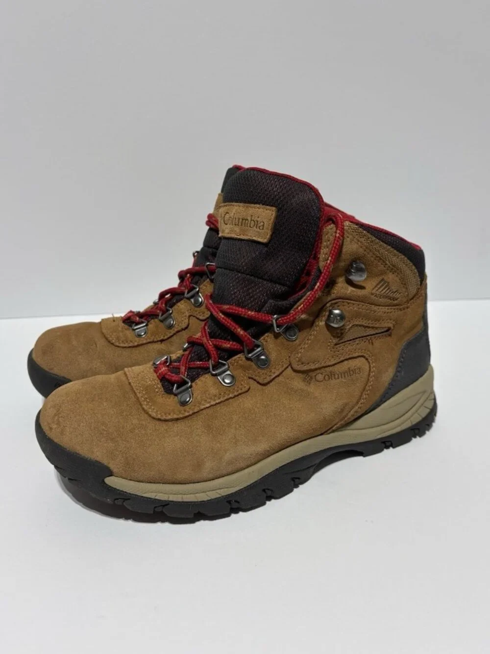 Columbia Women’s Newton Ridge Amped Hiking Boots Brown, Size 8.5 Wide